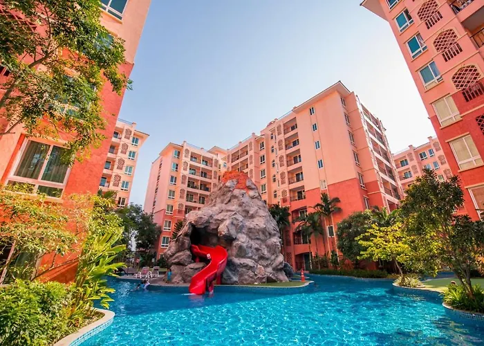 Seven Seas Pattaya Poolside Room ห้องติดสระ