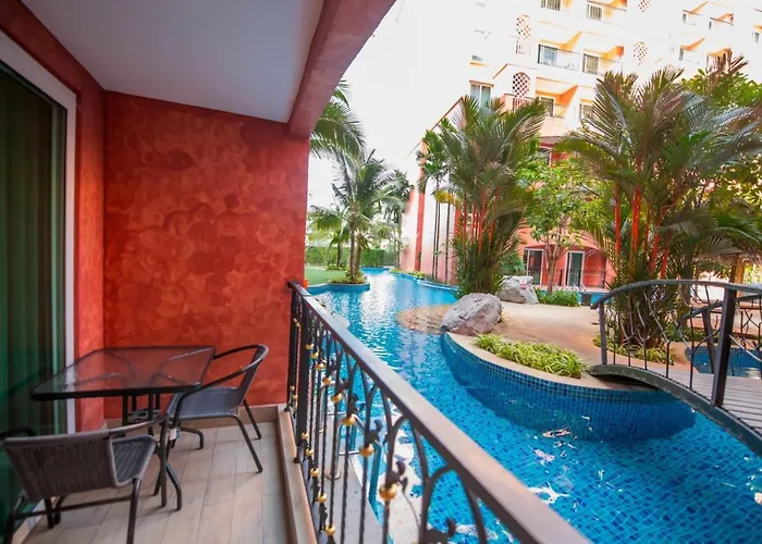Seven Seas Pattaya Poolside Room ห้องติดสระ