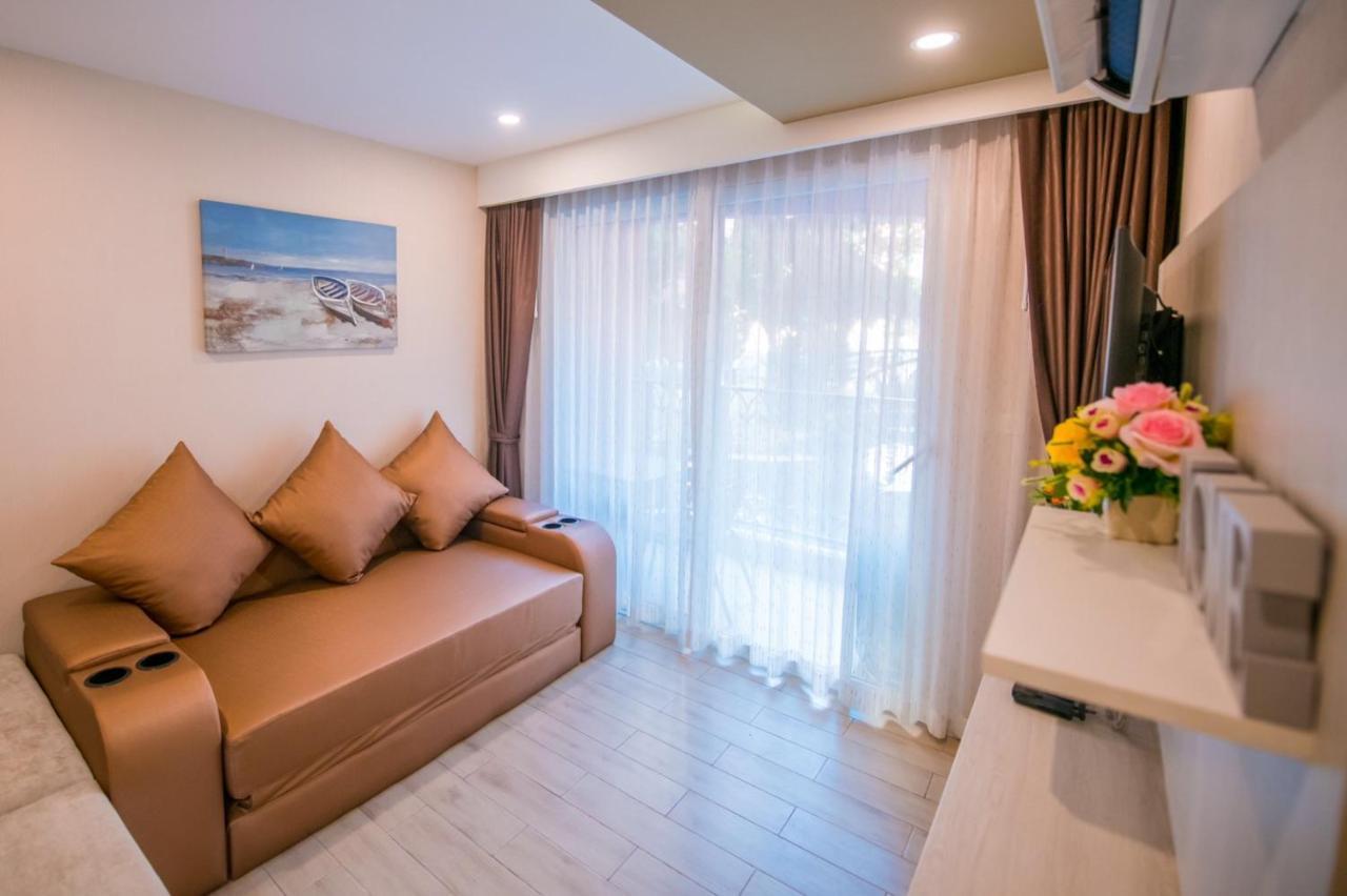 Seven Seas Pattaya Poolside ห้องติดสระ