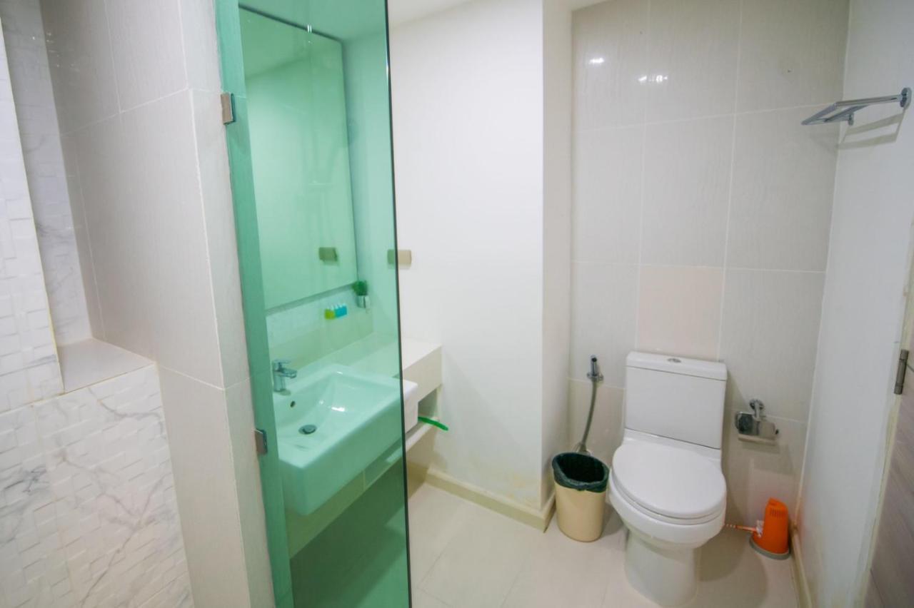 Seven Seas Pattaya Poolside ห้องติดสระ *