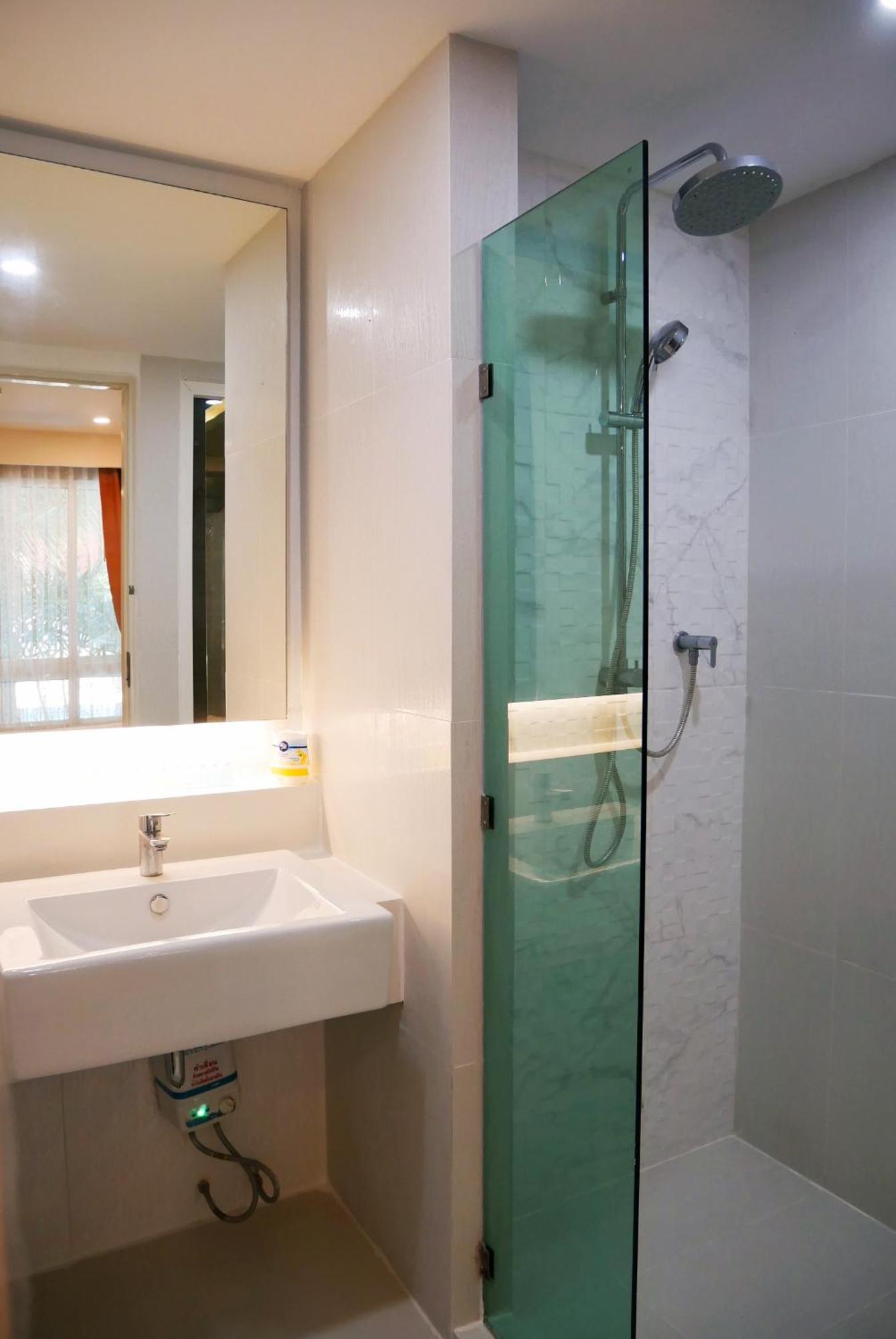 Apartment Seven Seas Pattaya Poolside ห้องติดสระ